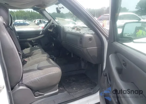 2004 Chevrolet Silverado 1500 Work Truck z USA, uszkodzony, nr VIN 1GCEC14X54Z205809